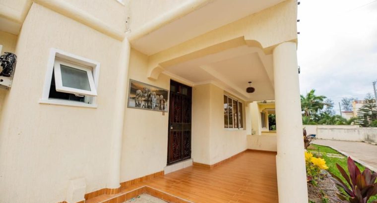 FOR SALE: 5 BEDROOMS,ALL ENSUITE VILLA(NYALI BEACH, MOMBASA)