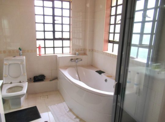 FOR SALE: RUNDA 5BR, ALL ENSUITE MANSION